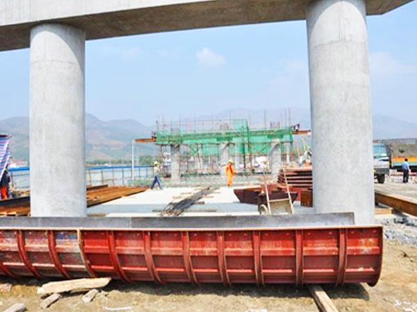 中建八局第二建設(shè)公司圓柱模施工現(xiàn)場